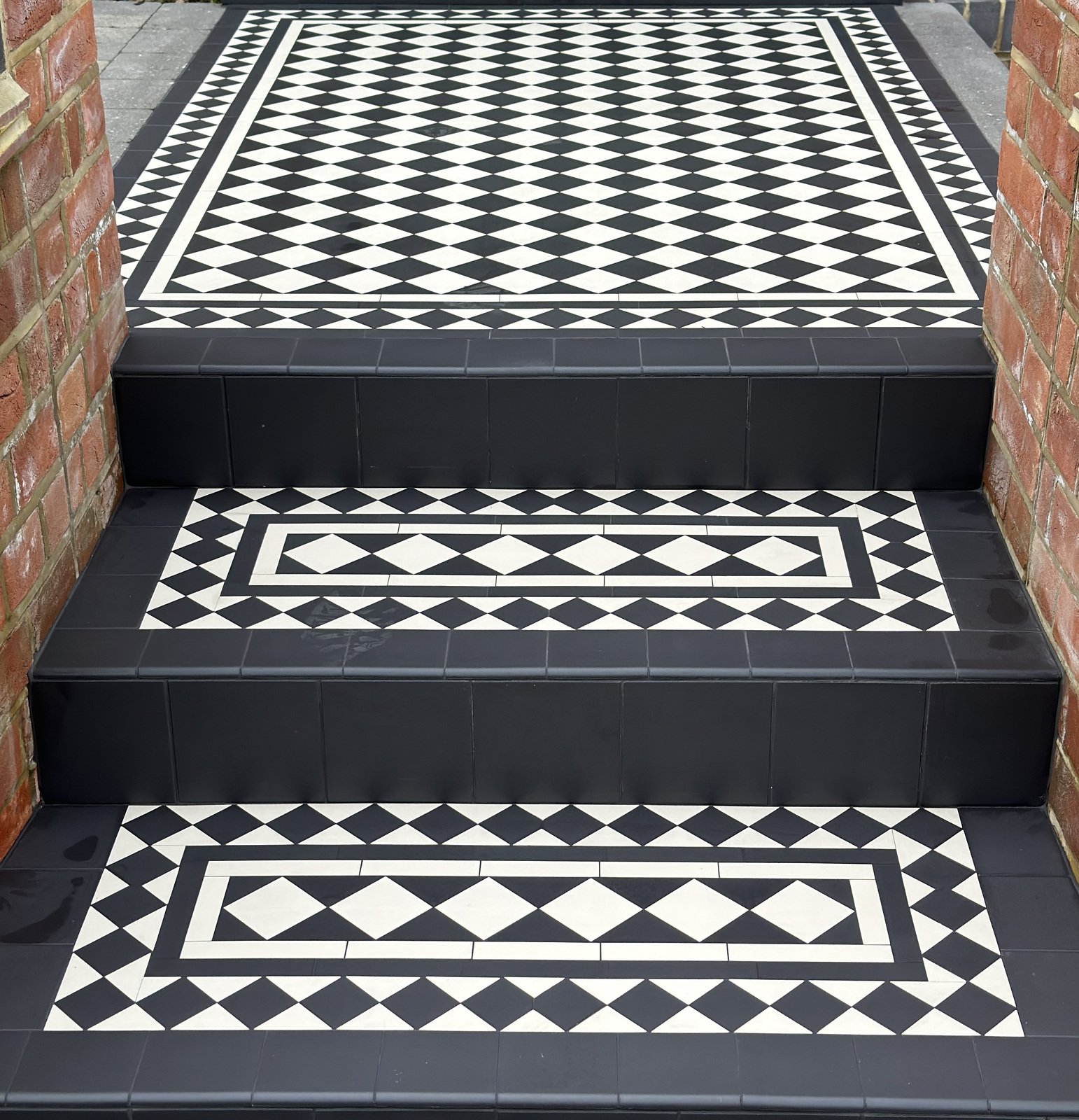 Black and white diamond patterned Victorian tiled entrance steps